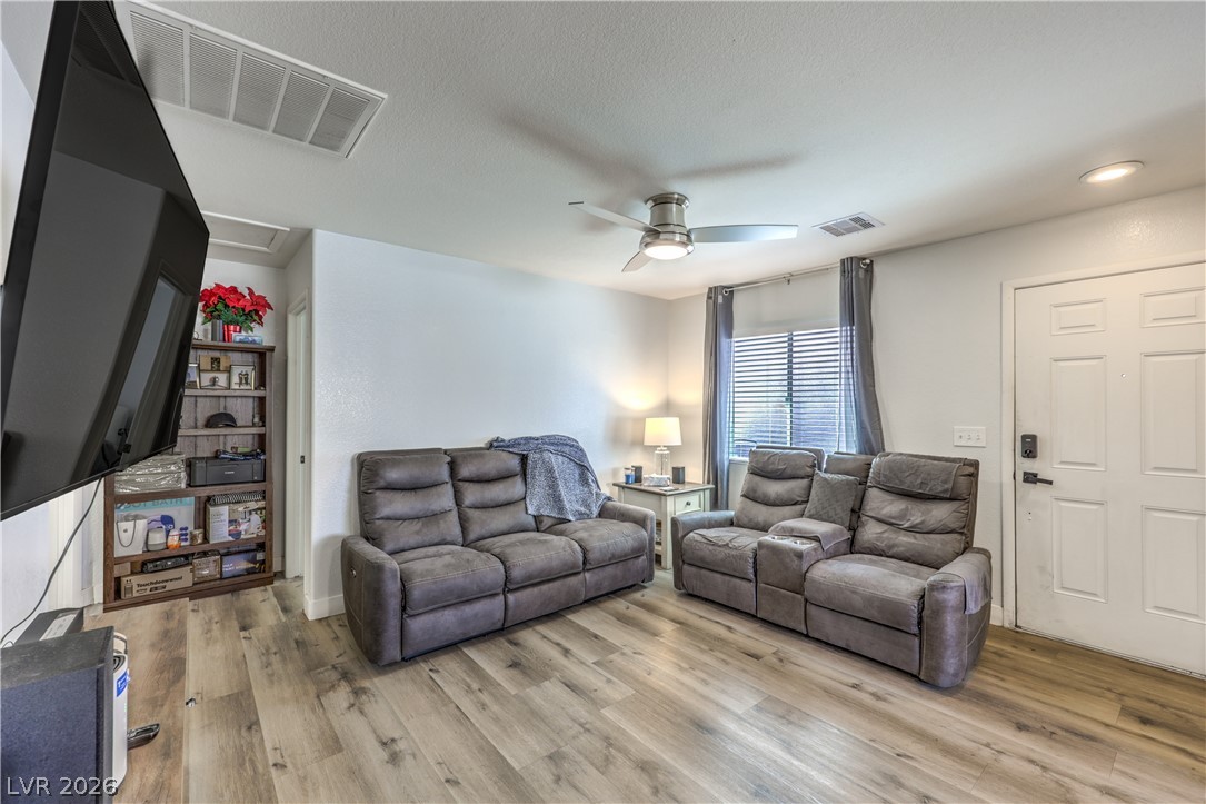 1160 Orange Meadow Street Property Photo 7