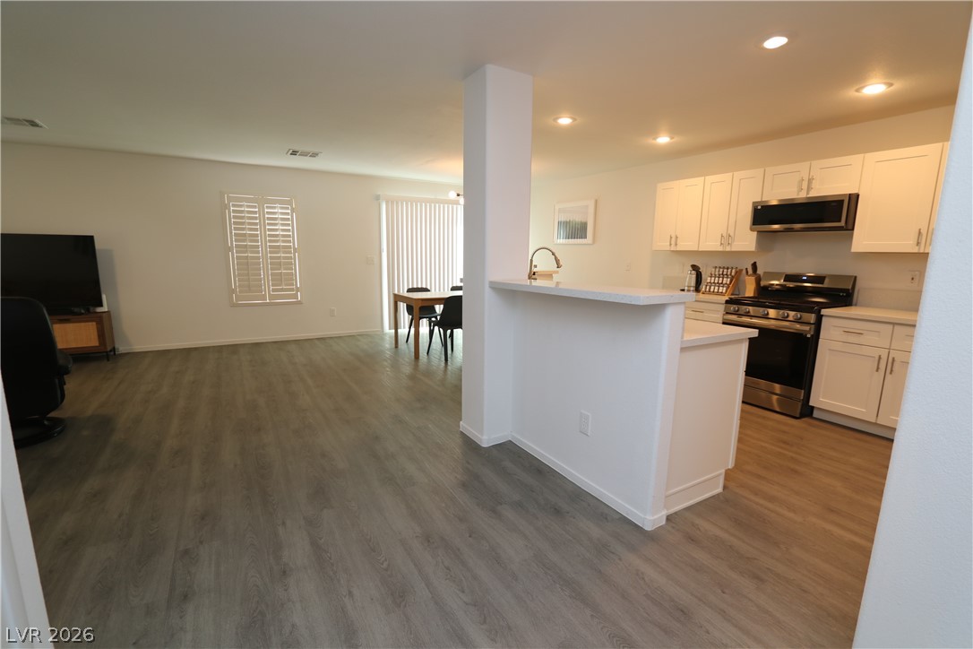 7949 Hollow Pine Street Property Photo 15