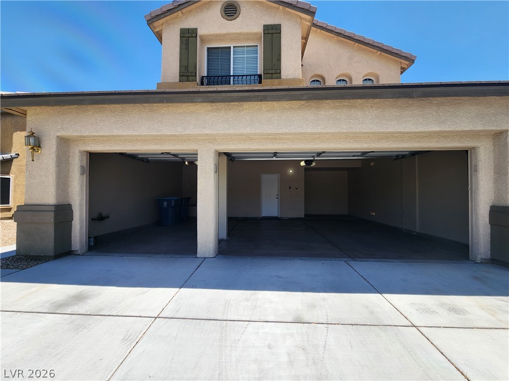 7748 Cascade Bluffs Court Property Photo 3