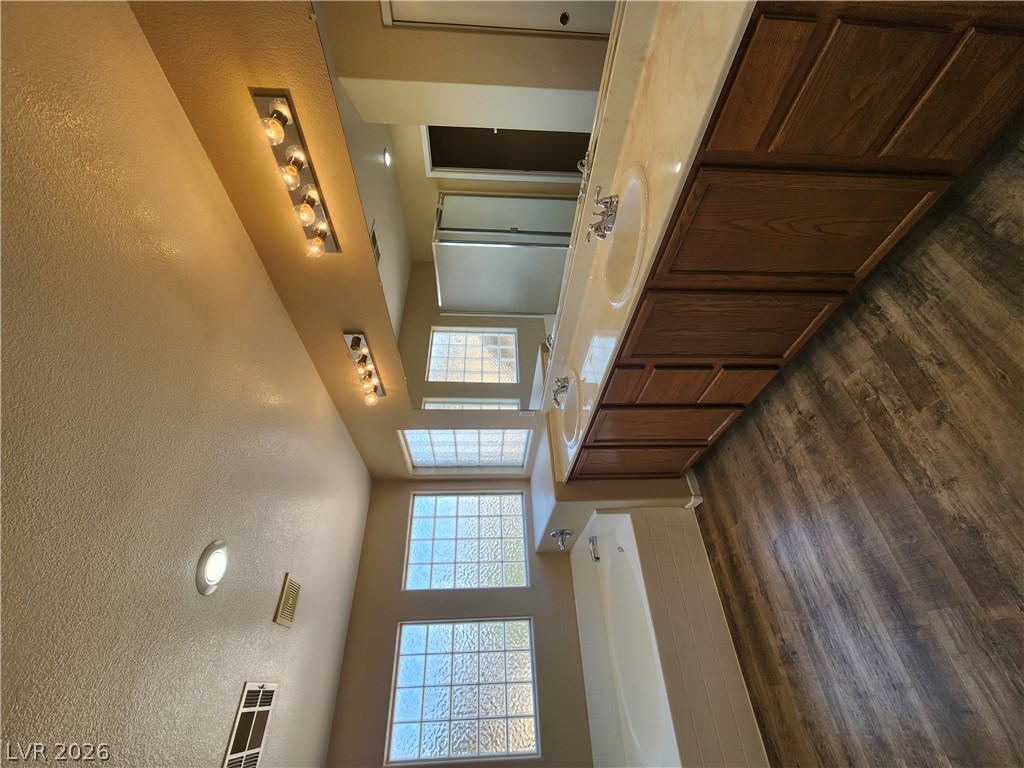 7748 Cascade Bluffs Court Property Photo 27