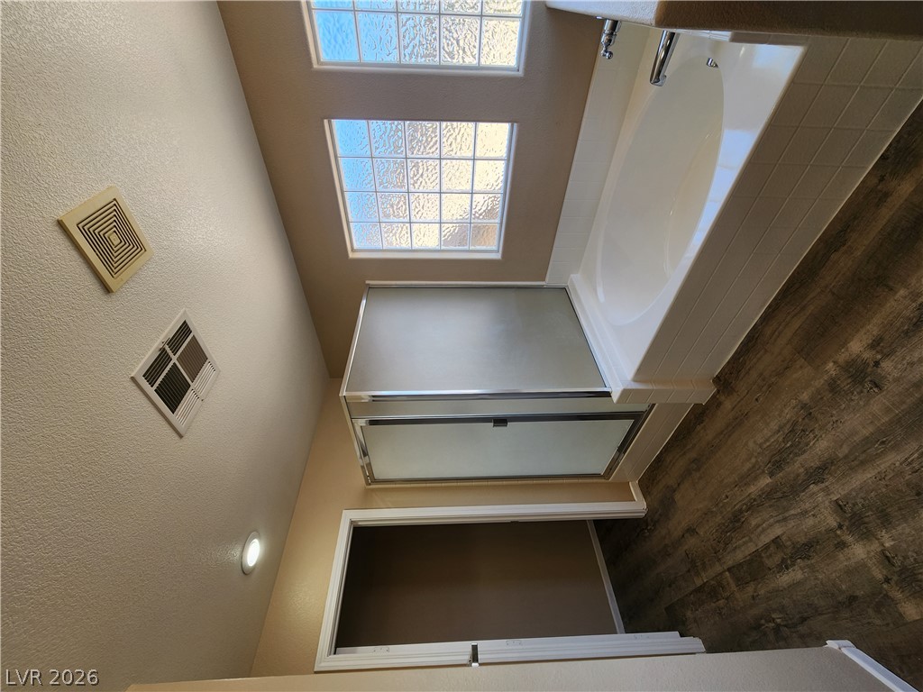 7748 Cascade Bluffs Court Property Photo 28