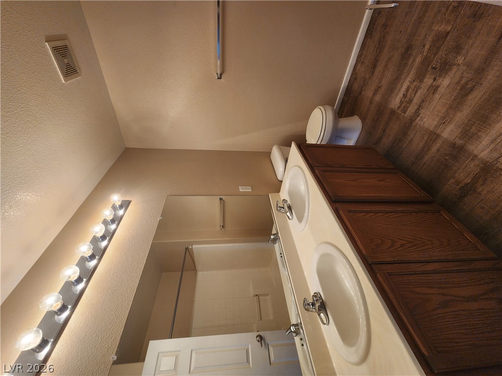 7748 Cascade Bluffs Court Property Photo 33