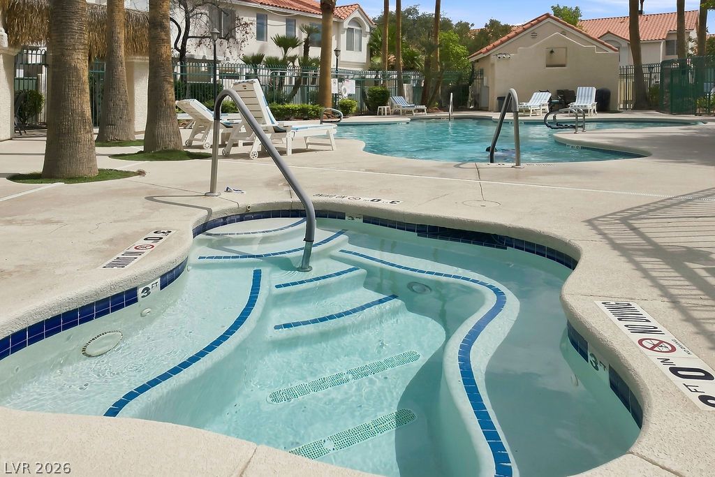 5248 Sunny Beach Lane Property Photo 3