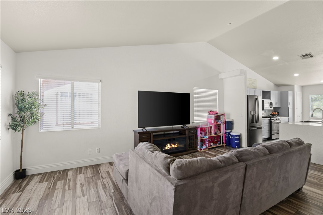 5438 Iberville Street Property Photo 6