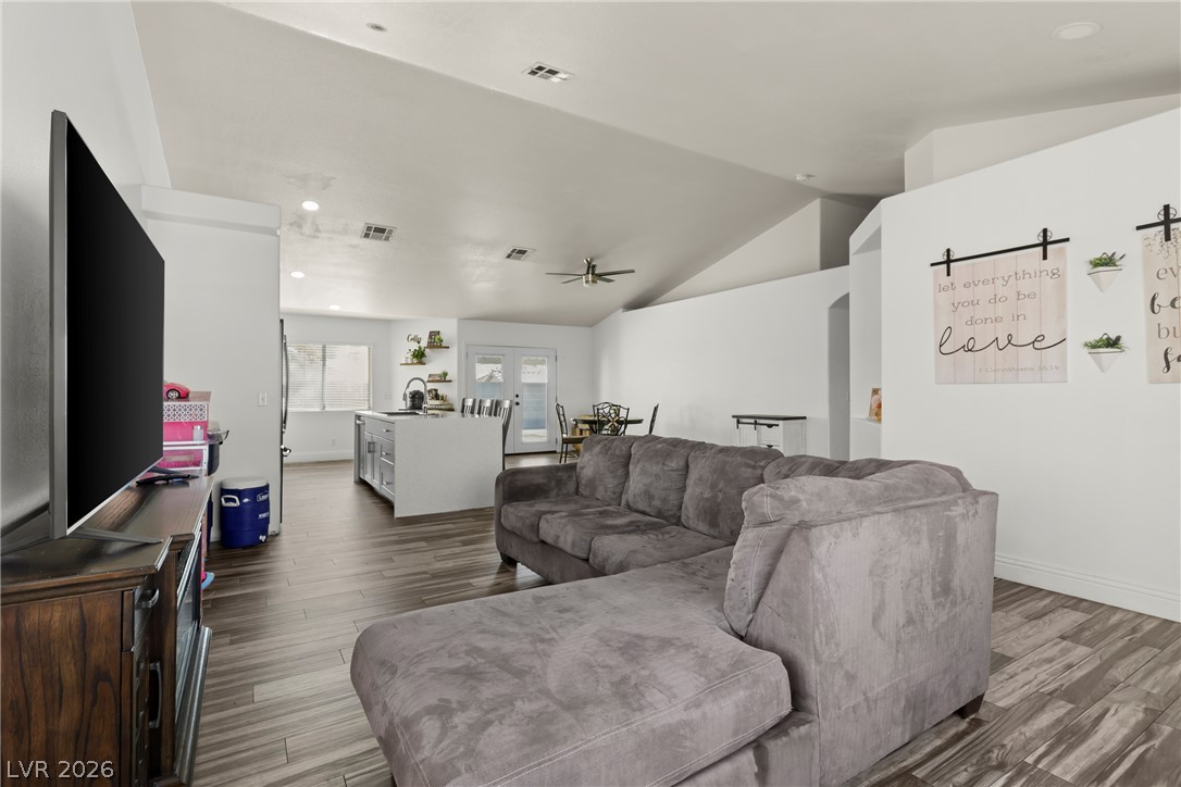 5438 Iberville Street Property Photo 7