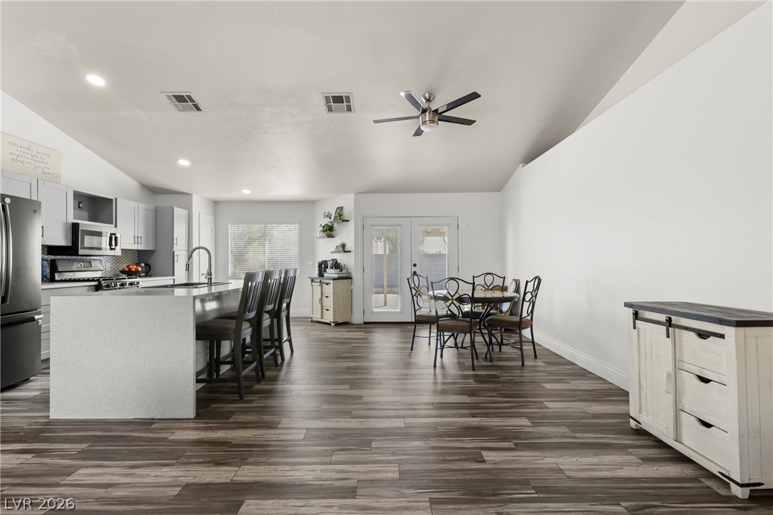 5438 Iberville Street Property Photo 10