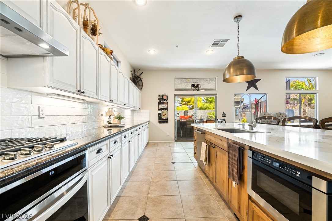 1580 Bamboo Bay Drive Property Photo 4