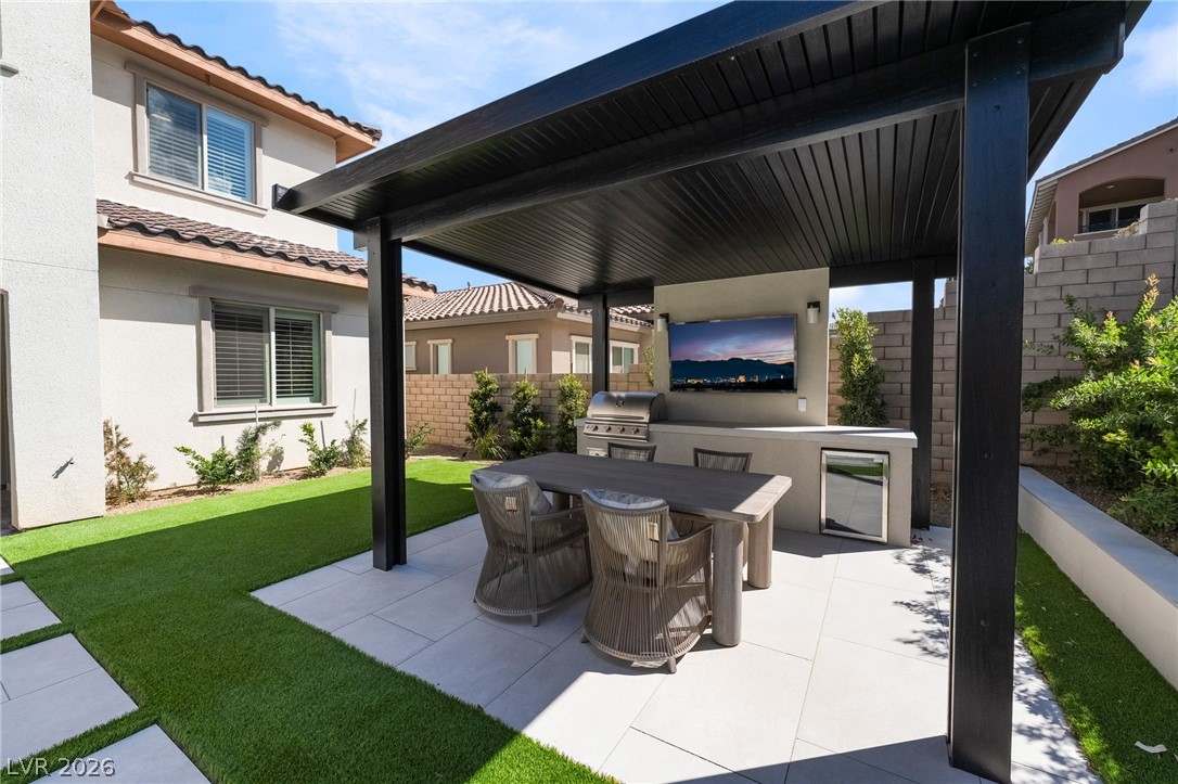 363 Molinetto Street Property Photo 2