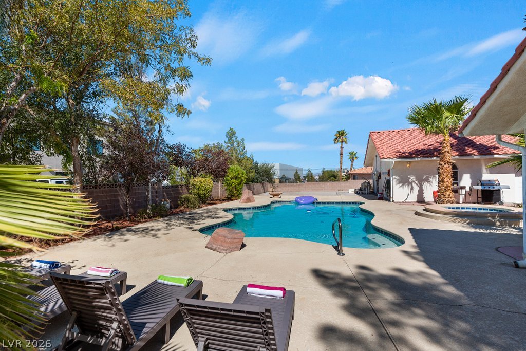 7110 La Cienega Street Property Photo 40
