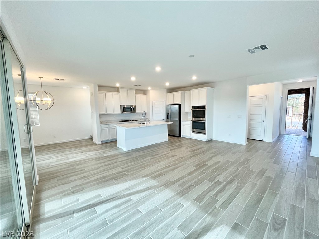 12413 Harbor Isle Avenue Property Photo 3