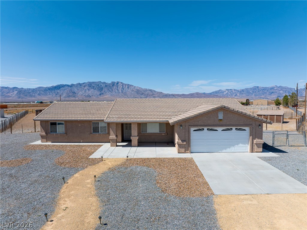 2121 West Labrador Court Property Photo 1