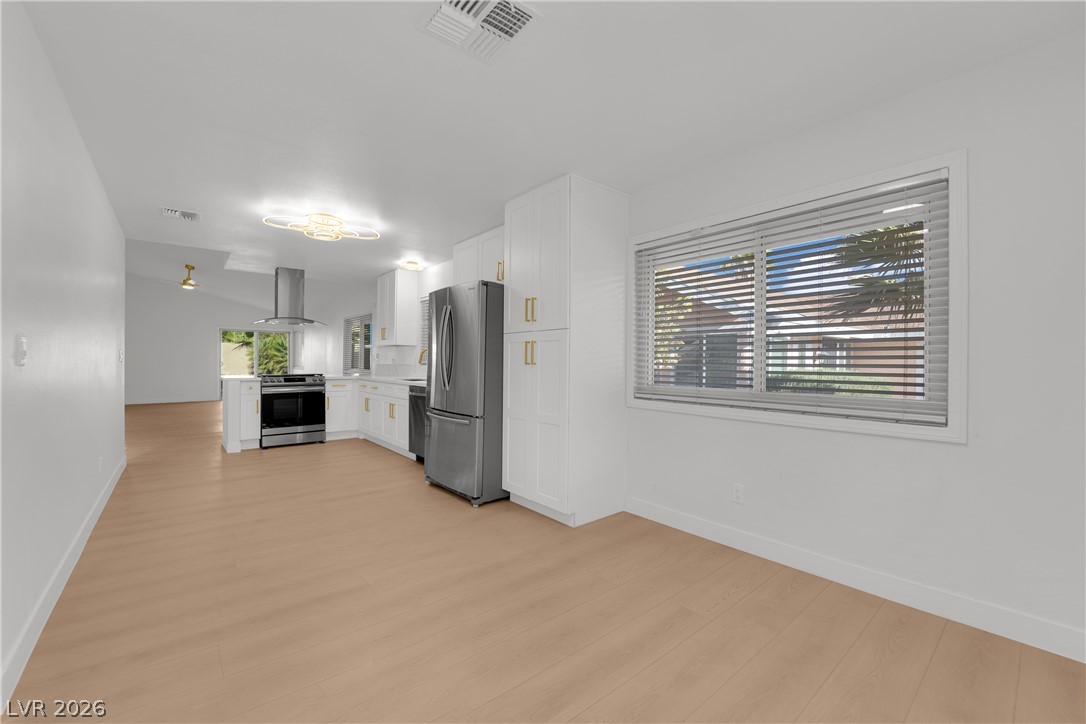 2353 Moorpark Way Property Photo 8