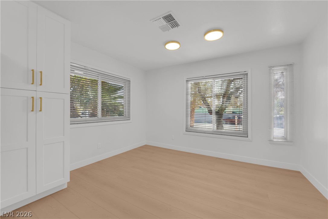 2353 Moorpark Way Property Photo 9