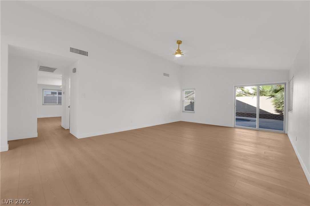 2353 Moorpark Way Property Photo 11