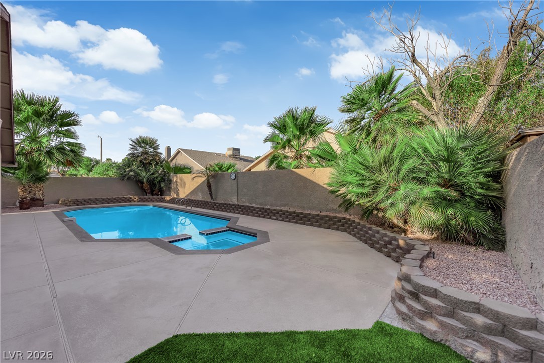 2353 Moorpark Way Property Photo 27