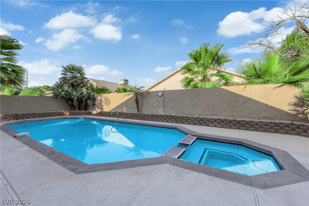 2353 Moorpark Way Property Photo 28