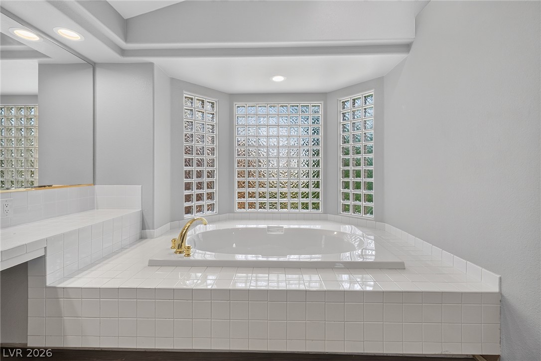 8824 Cortile Drive Property Photo 10