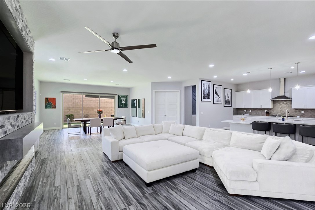 351 Dandelion Brook Court Property Photo 8