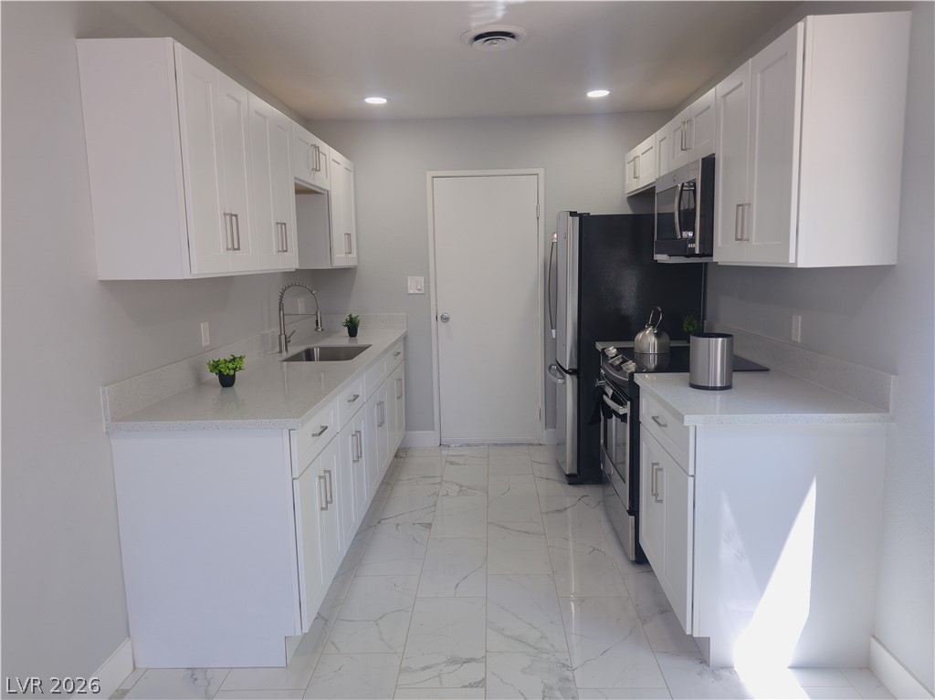 5230 Rou Circle Property Photo 3