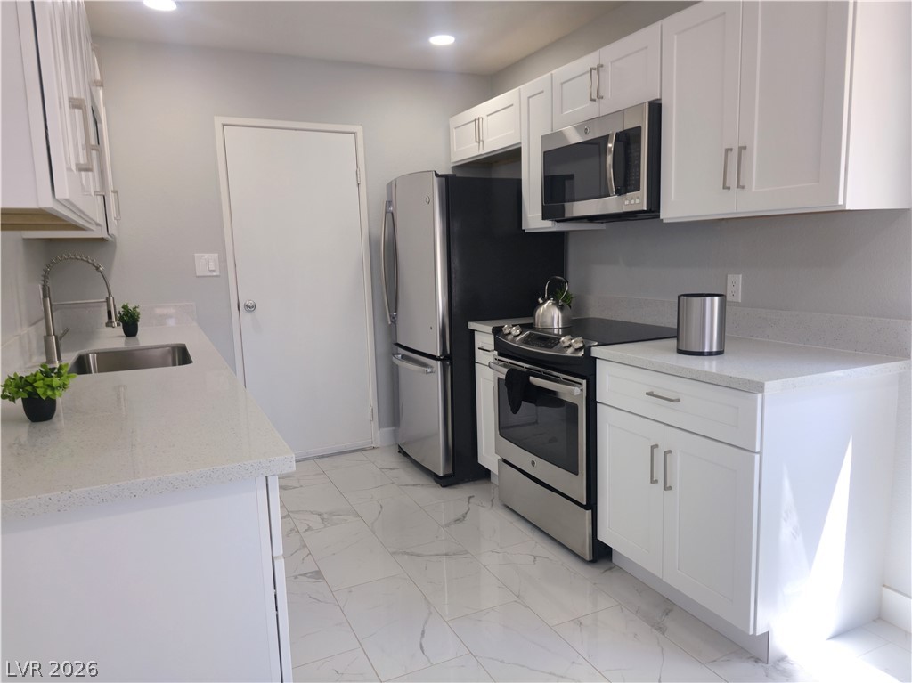 5230 Rou Circle Property Photo 4