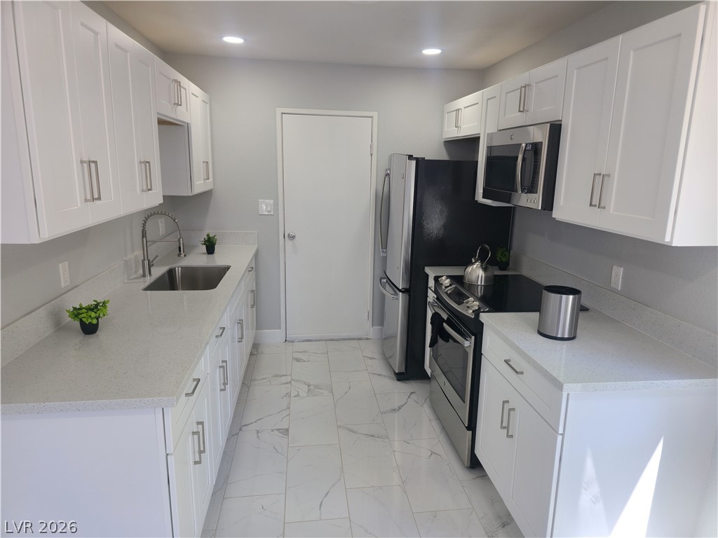 5230 Rou Circle Property Photo 6