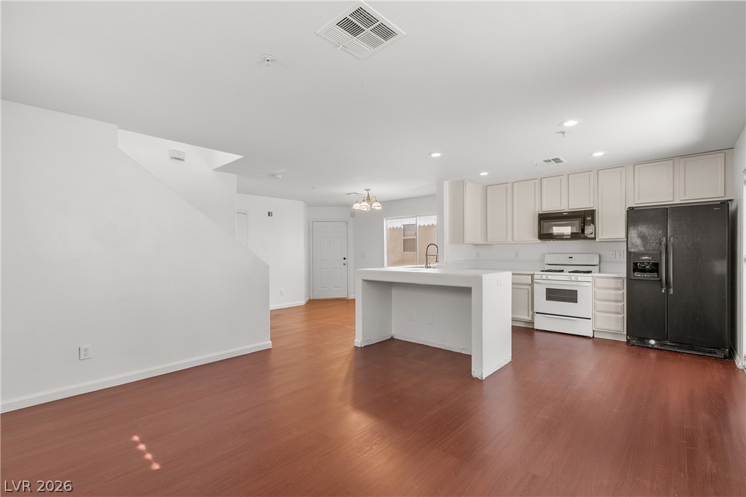 5730 Carmel Sand Street Property Photo 8