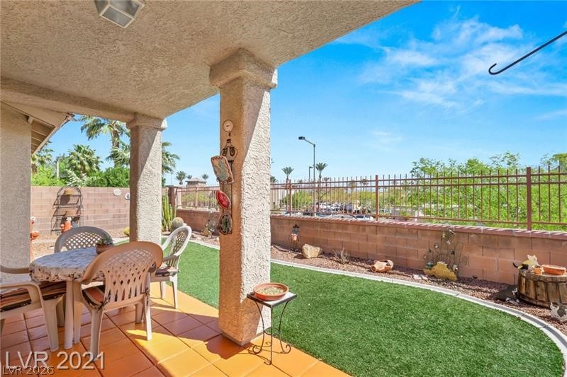 1644 Eagle Peak Way Property Photo 2
