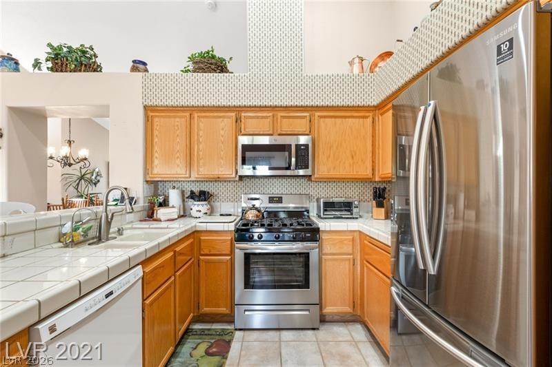 1644 Eagle Peak Way Property Photo 3