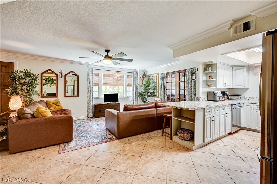5889 Laredo Street Property Photo 3
