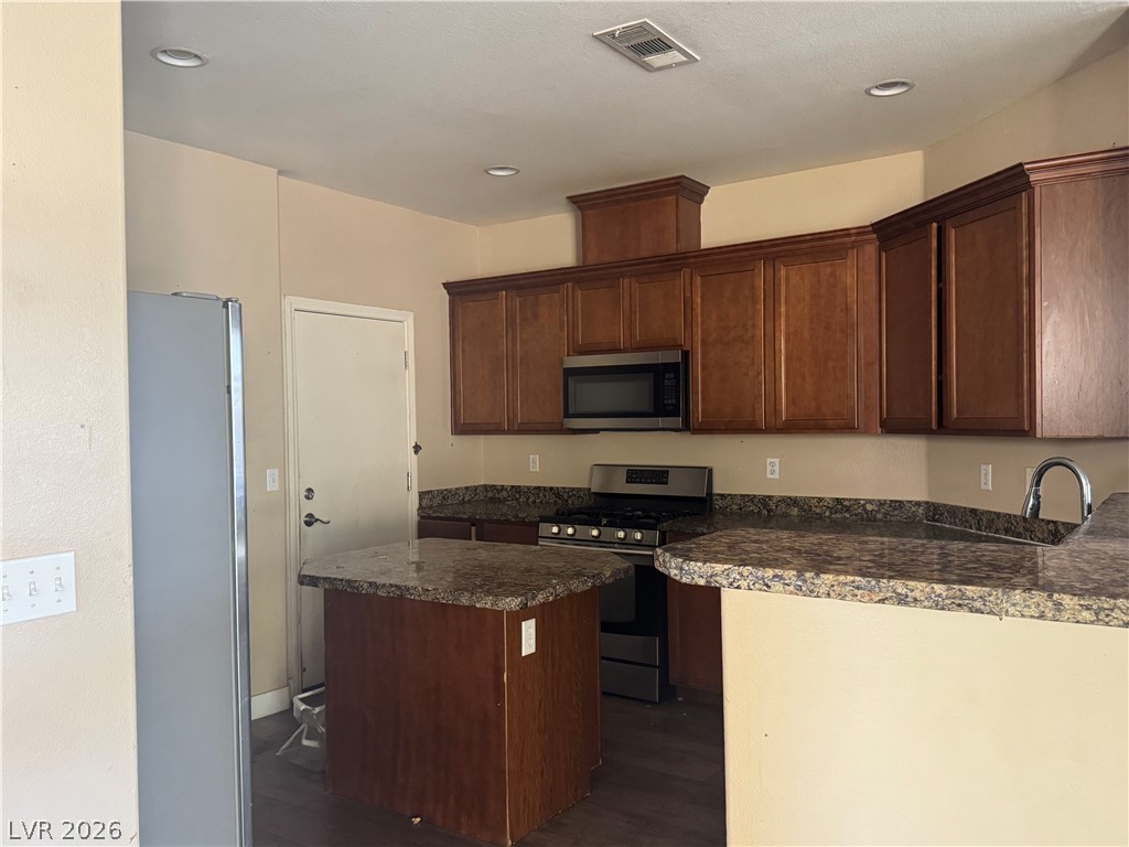 8141 Pink Desert Street Property Photo 4