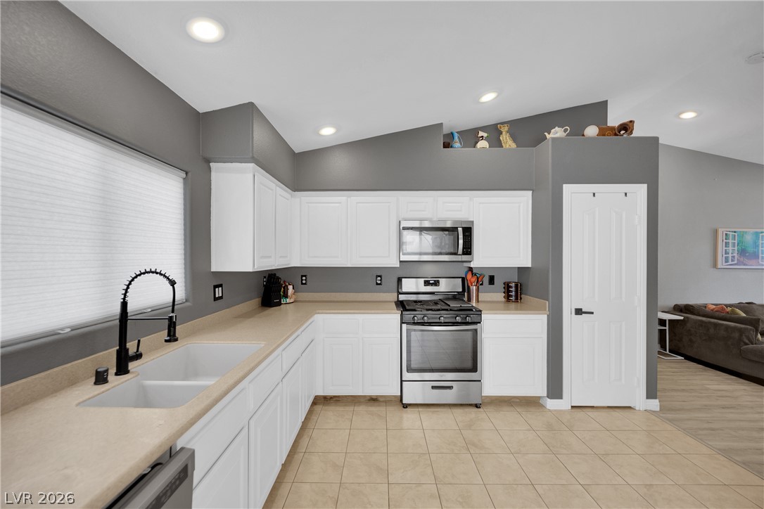 9305 Cranesbill Court Property Photo 12
