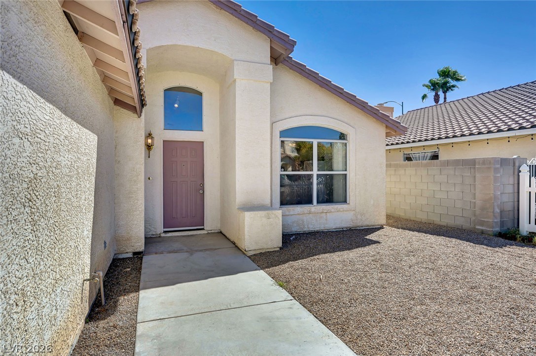 4321 Roaming Breeze Road Property Photo 2