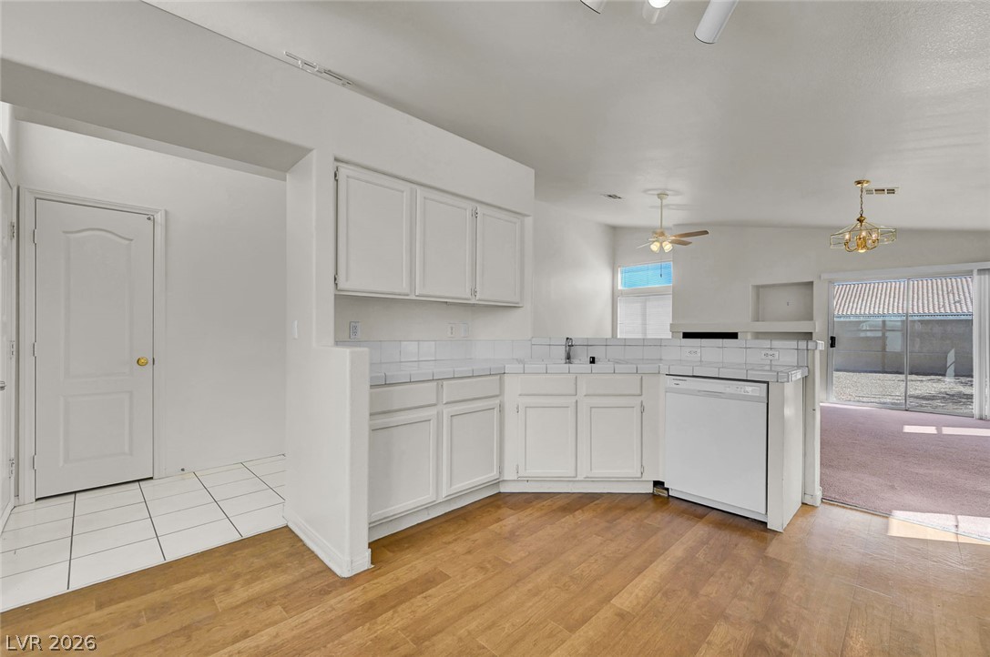 4321 Roaming Breeze Road Property Photo 8