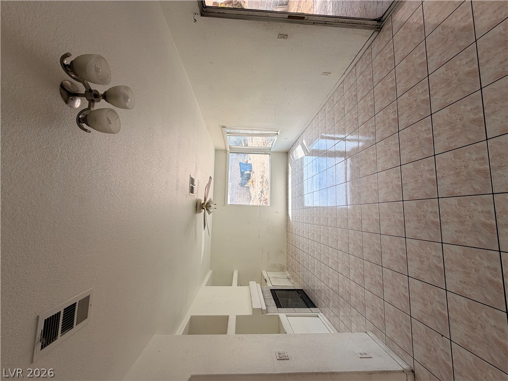 3301 Salmon Creek Drive Property Photo 10