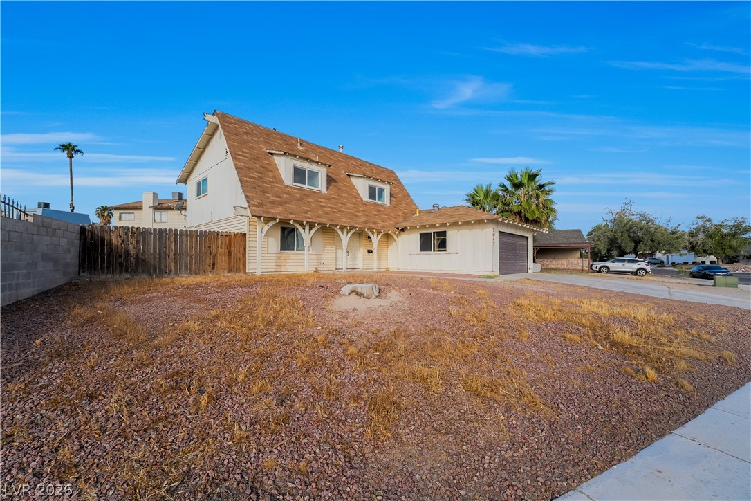 3047 Plaza Street Property Photo 4