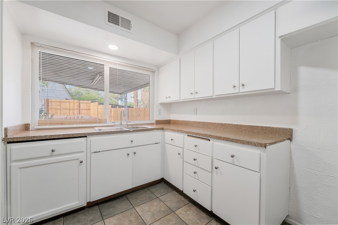 3047 Plaza Street Property Photo 17