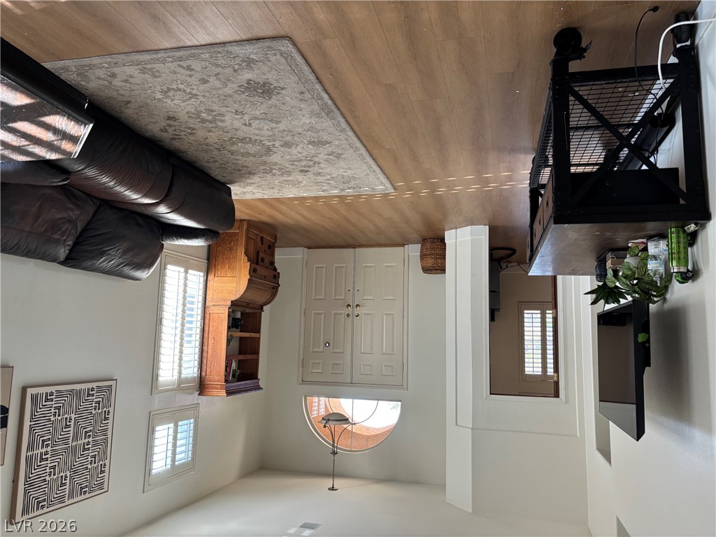 7815 Windward Road Property Photo 4