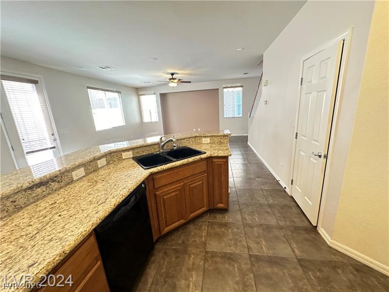 545 Newberry Springs Drive Property Photo 11