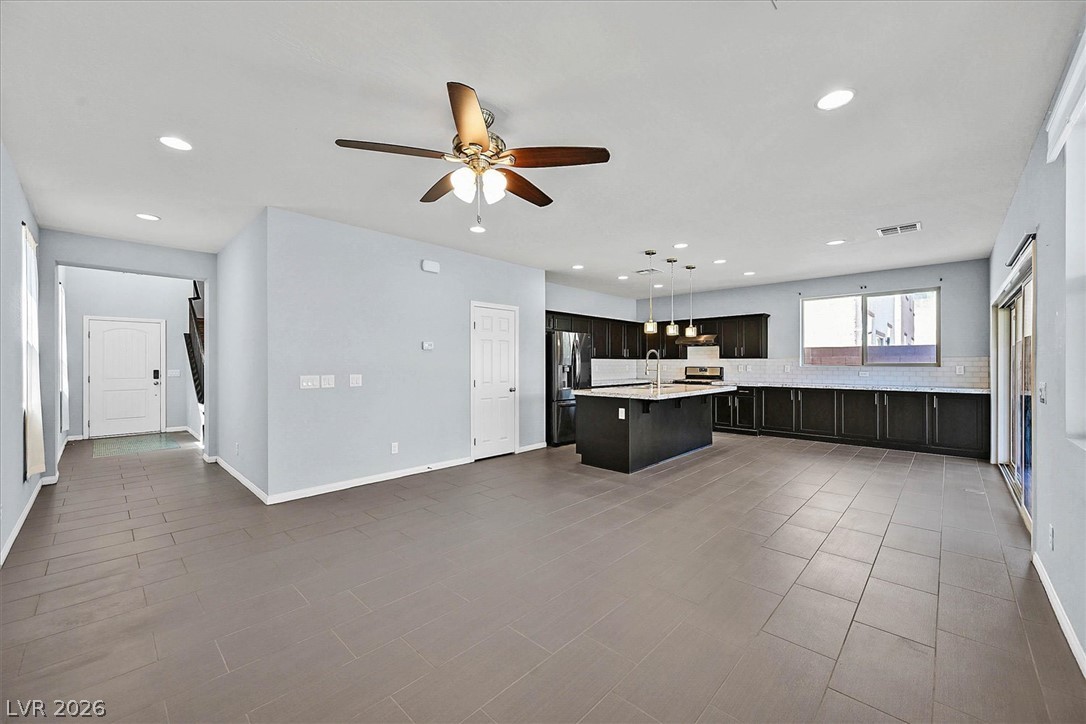 272 Finsbury Court Property Photo 3