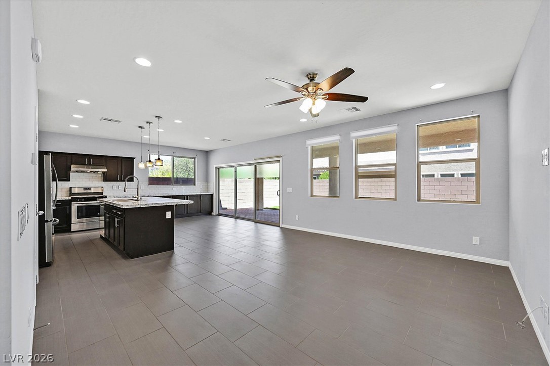 272 Finsbury Court Property Photo 4