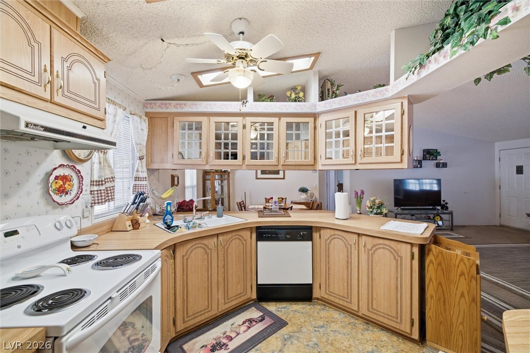 2430 Quebec Street Property Photo 13