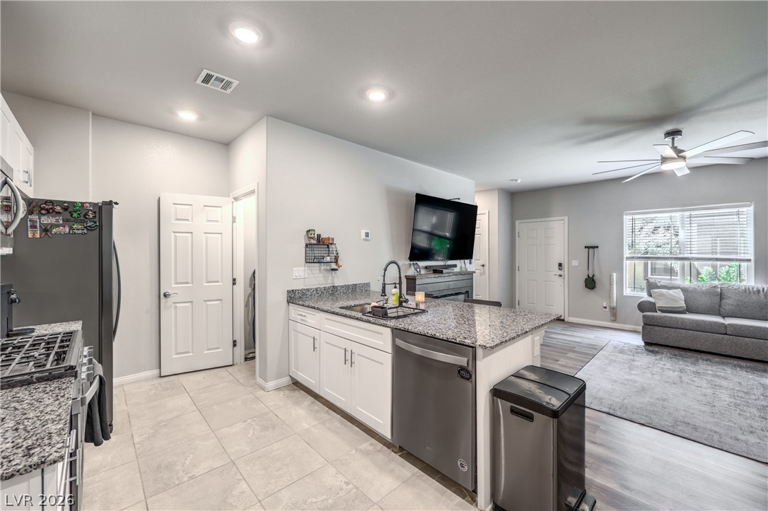 7313 Sunray Point Street Property Photo 10