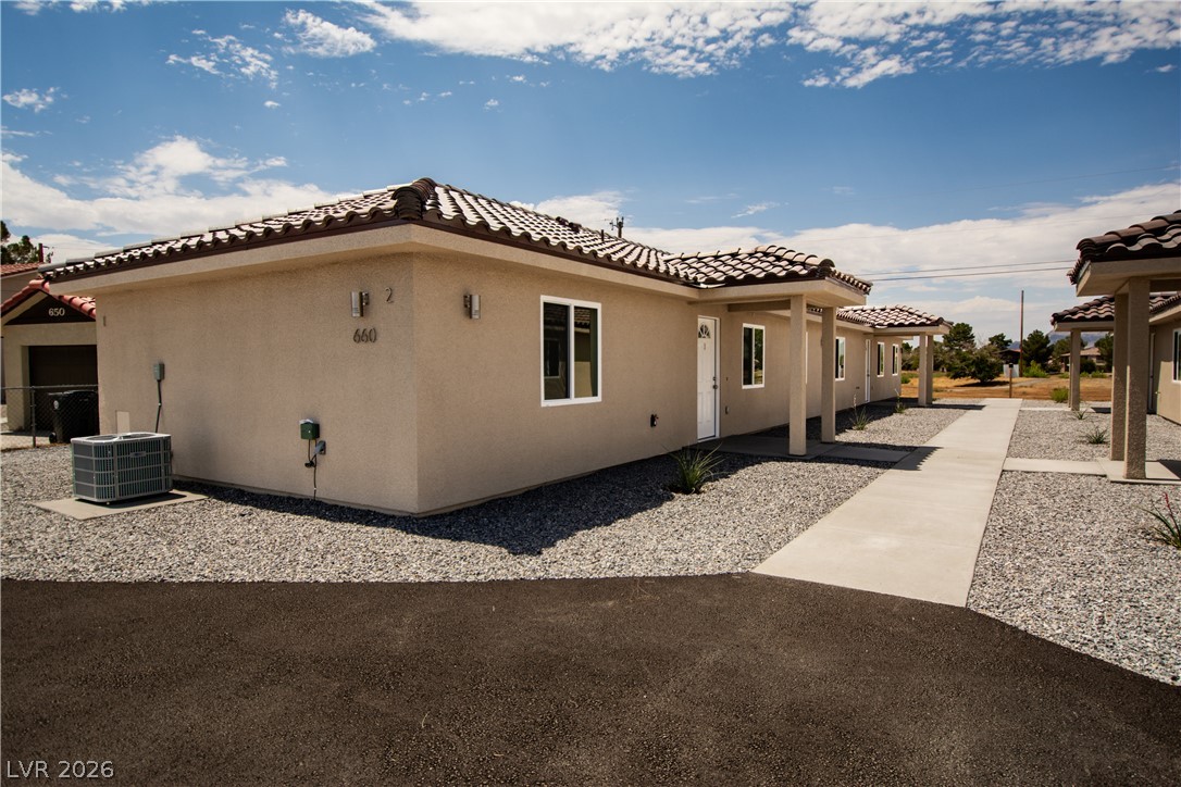 660 San Lorenzo Street Property Photo 2
