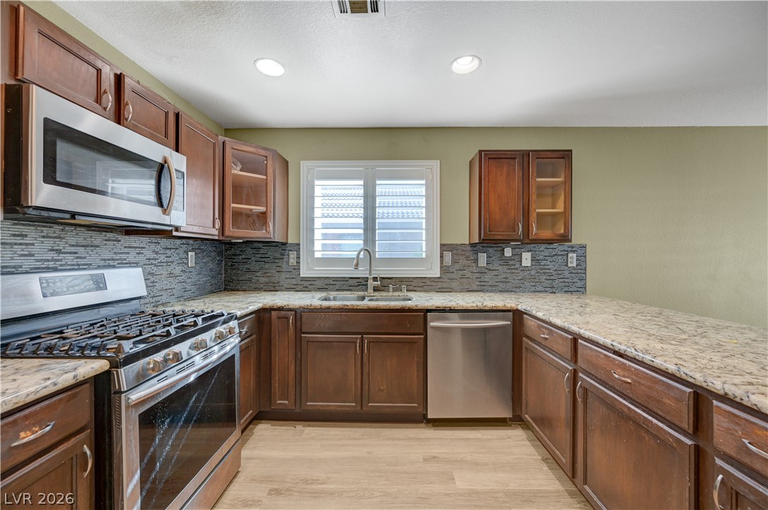 4981 Lunetto Avenue Property Photo 15