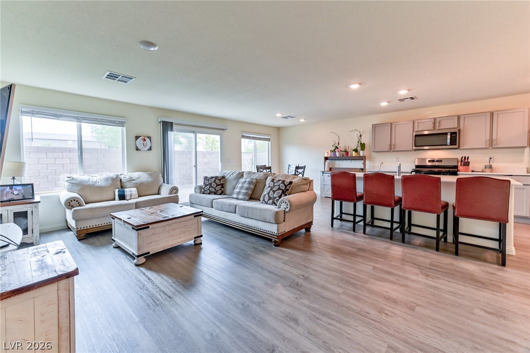 10395 Luna Mezzo Street Property Photo 3