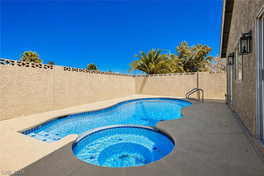 5065 Celebrity Circle Property Photo 2
