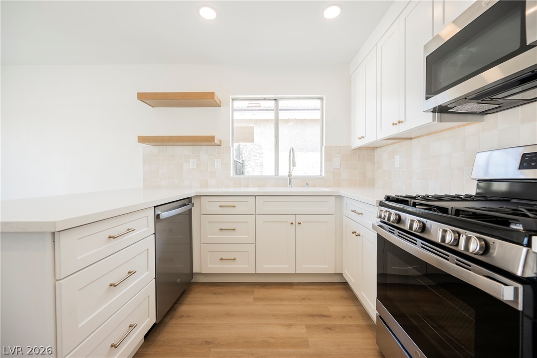 5065 Celebrity Circle Property Photo 3