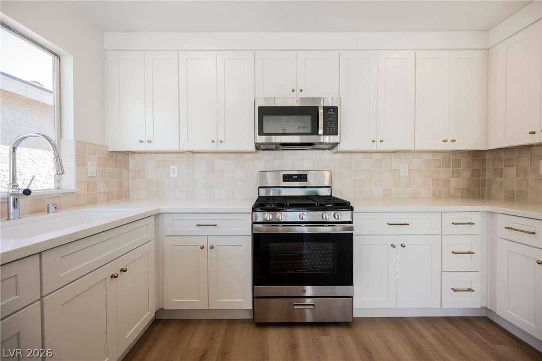 5065 Celebrity Circle Property Photo 4