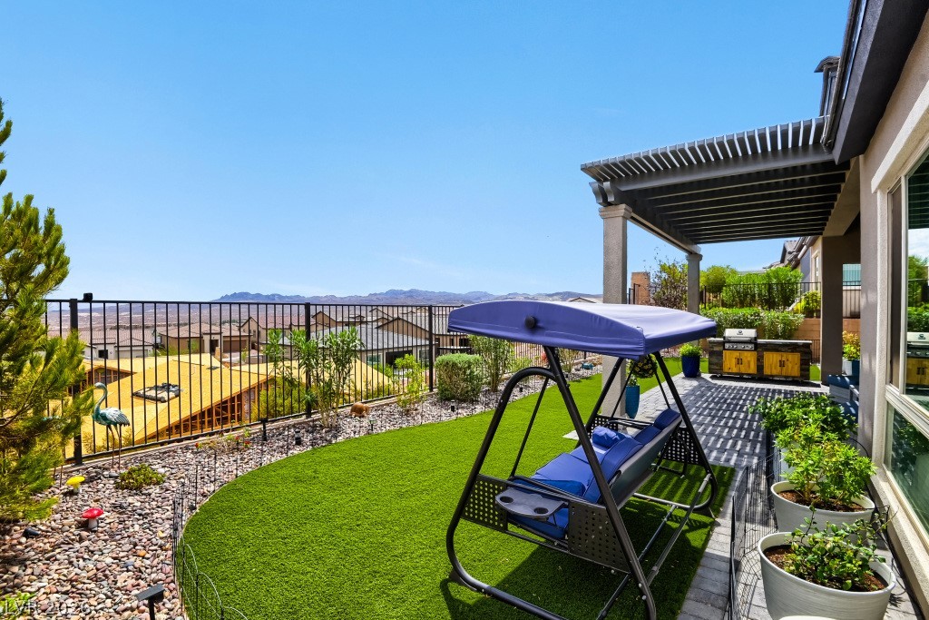 52 Thorn Creek Street Property Photo 32