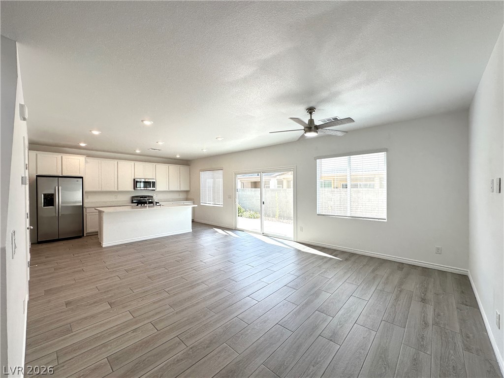 8357 Aurora Ridge Avenue Property Photo 4